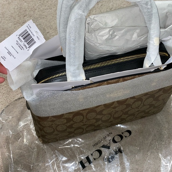 Coach Bag! Satchel/Crossbody. Medium size. Perfect for winter style! - Picture 3 of 4